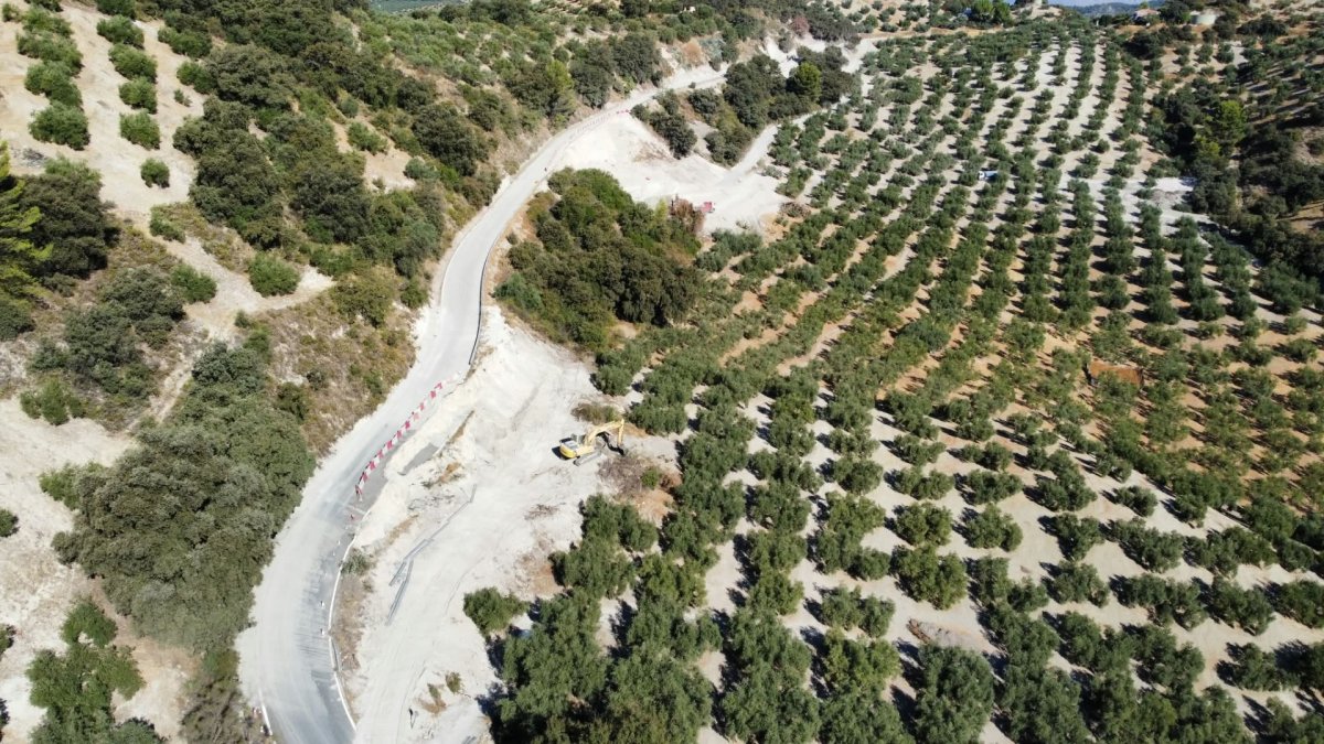Imagen La Junta reabre provisionalmente al tráfico la carretera A-4154 entre Priego de Córdoba y Algarinejo